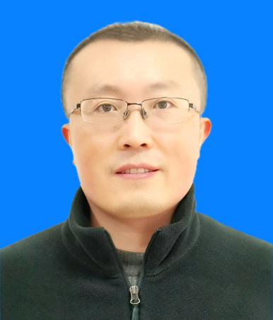 張裕鼎登記照（藍底）